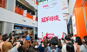 刘诗雯亮相TCL奥运中国行,为雷鸟34Q9显示器点赞赋能